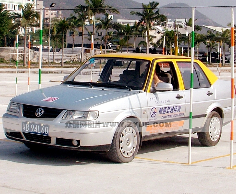 畅通驾校教练车