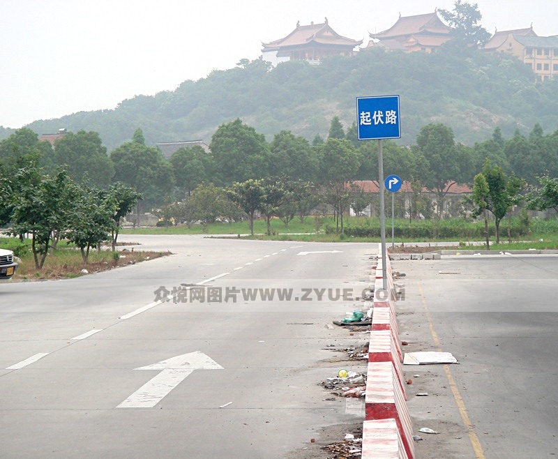 城通驾校起伏路场地