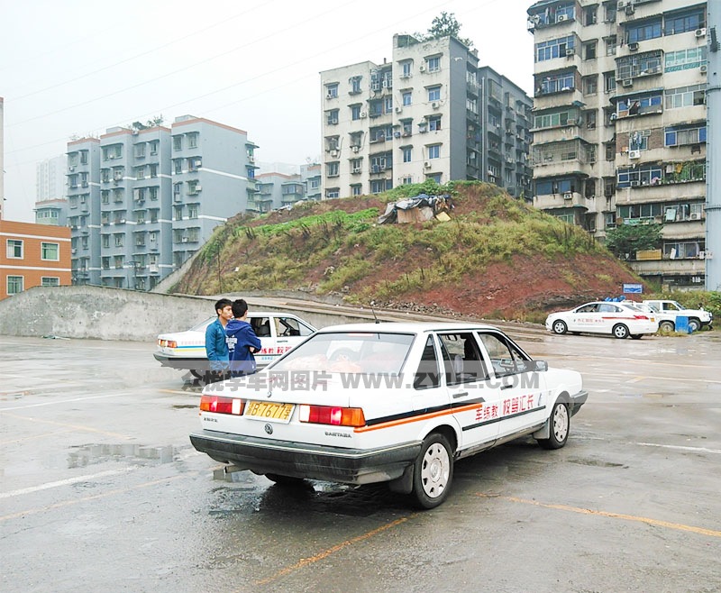 长汇驾校学员学车场地