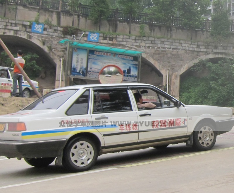 嘉洲驾校普桑教练车