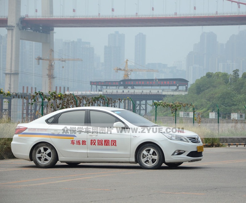 重庆凤凰驾校教练车3