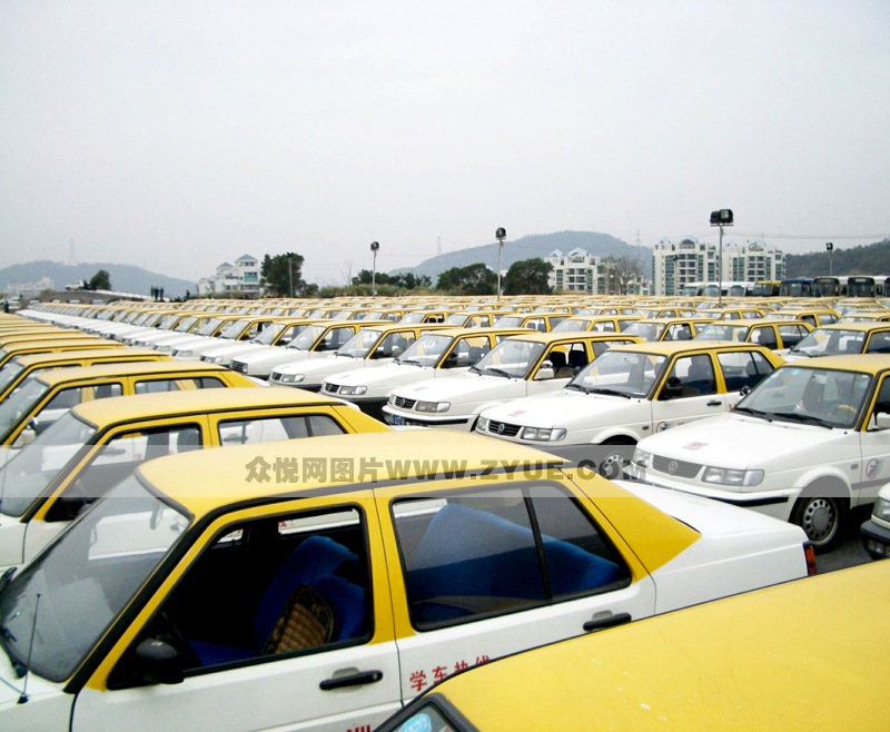 港安驾校教练车