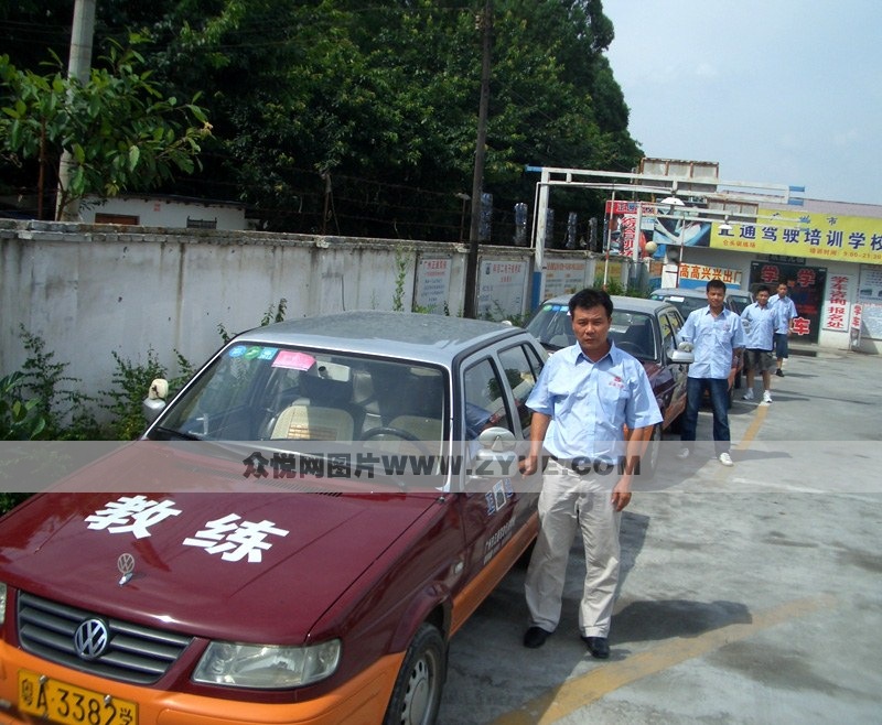 正通驾校教练风采1