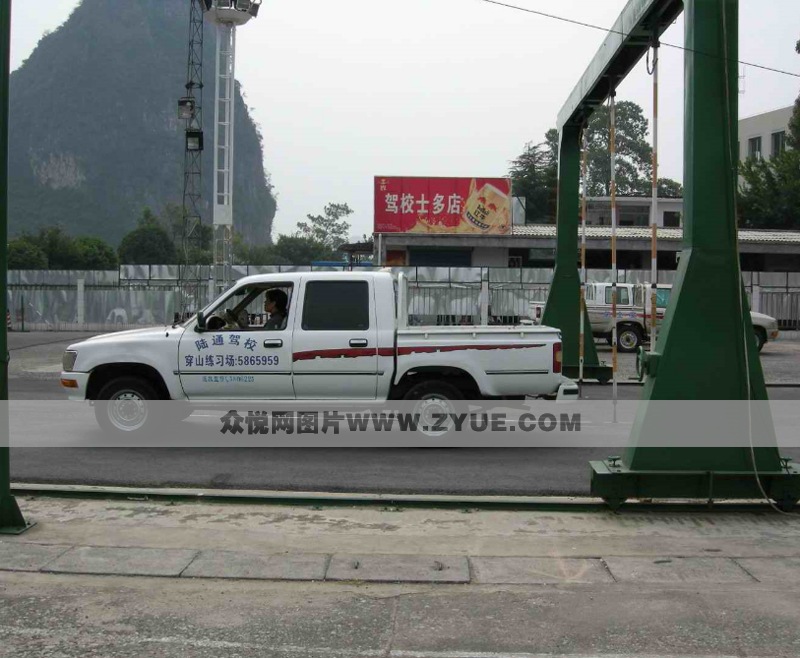 陆通驾校教练车