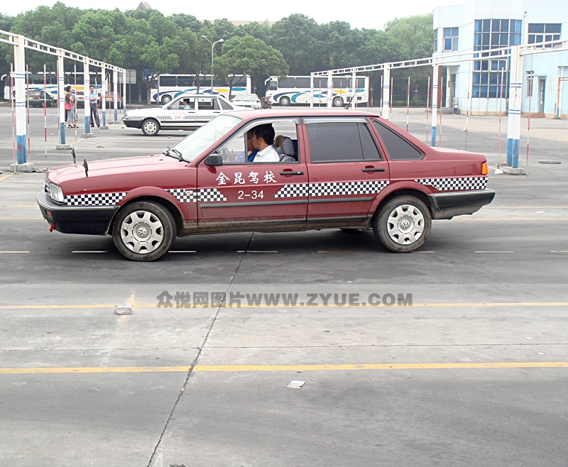 金昆驾校教练车