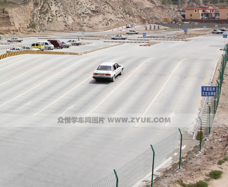 路正驾校训练场坡道起步及定点停车场地