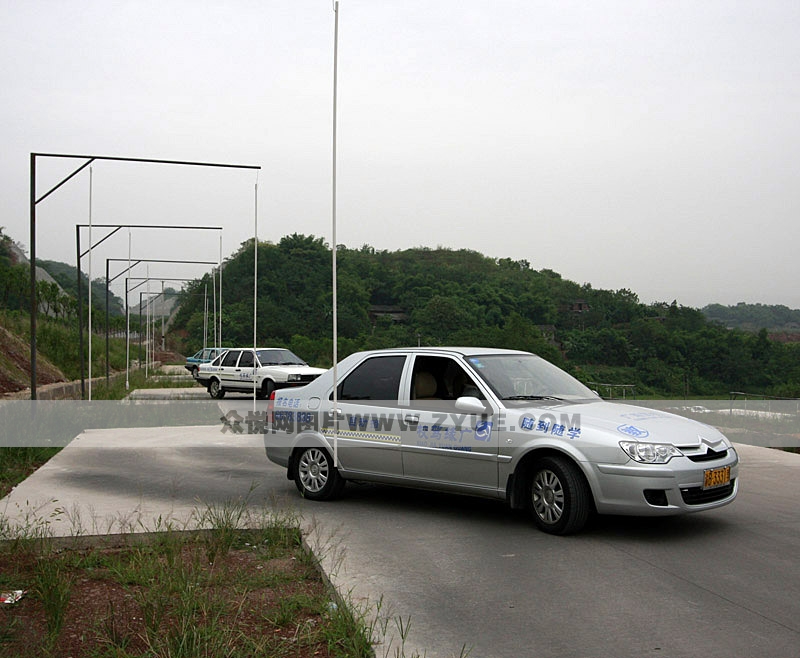 广缘驾校模拟侧方停车