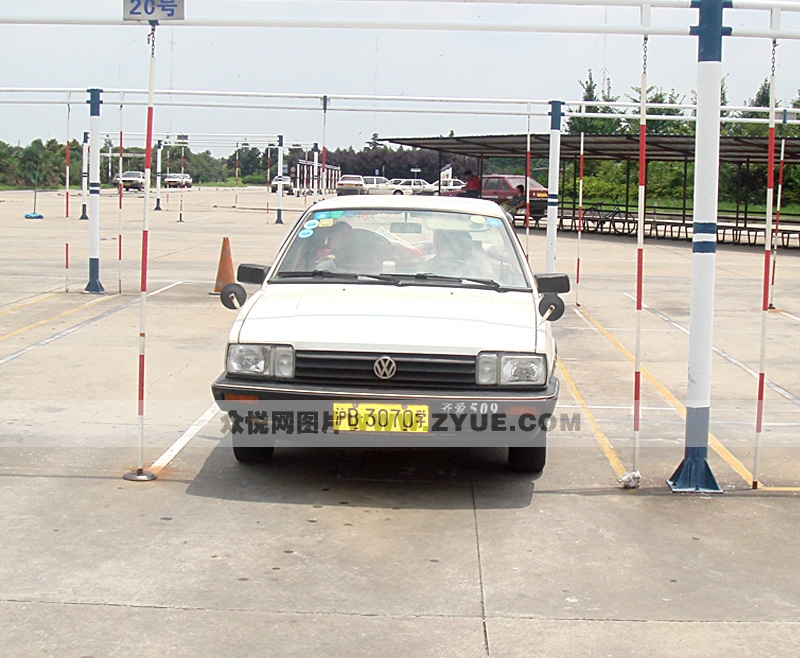 齐爱驾校教练车 正前