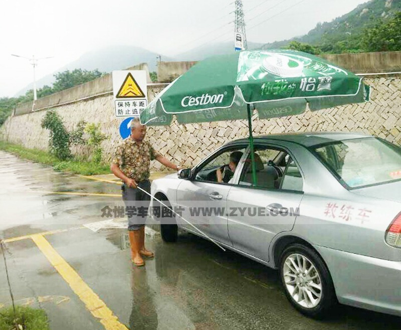 新万龙驾校教练指导现场1