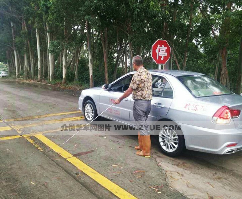 新万龙驾校教练指导现场3