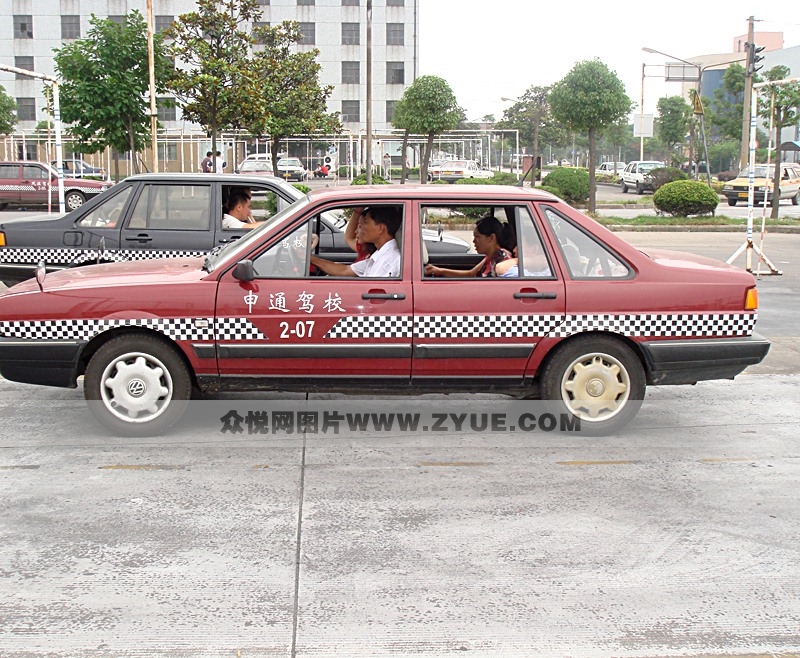 申通驾校教练车 深红