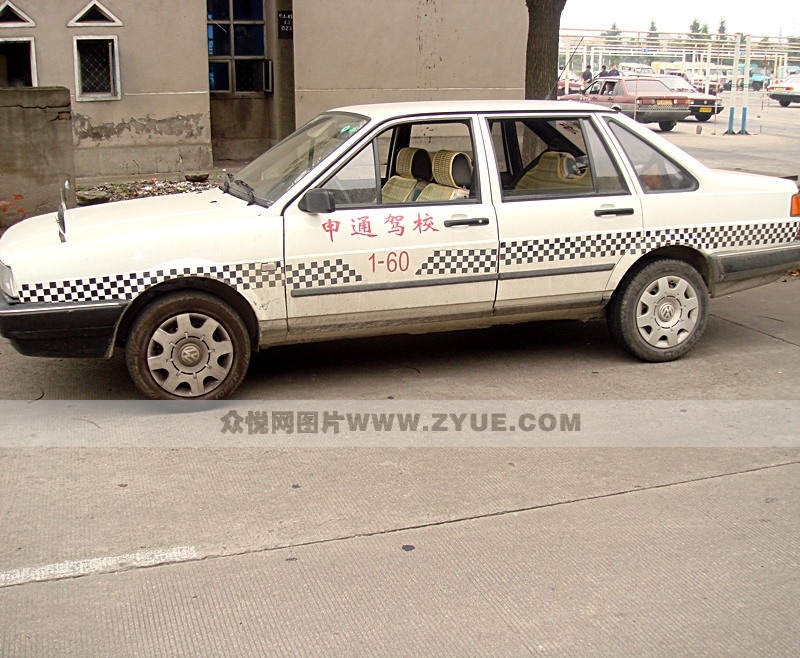 申通驾校教练车 白