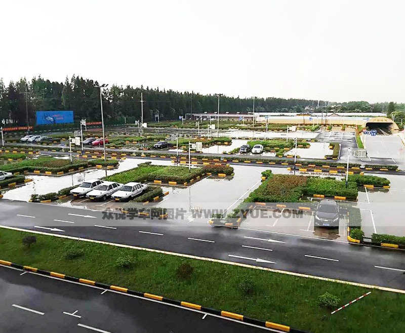 上海广源驾校雨后训练场风景