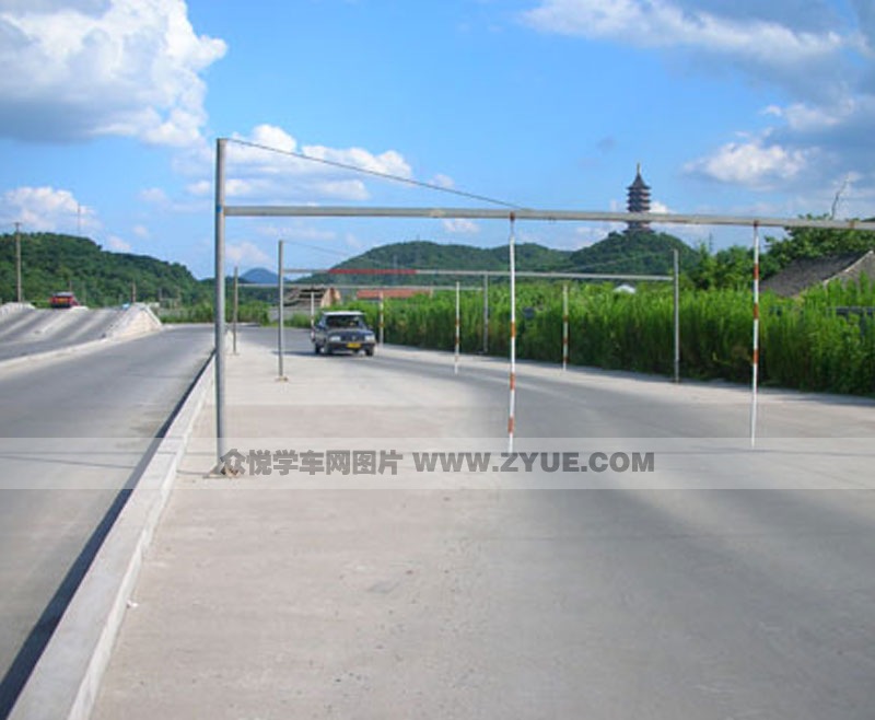 汽运驾校破道路定点停车起步