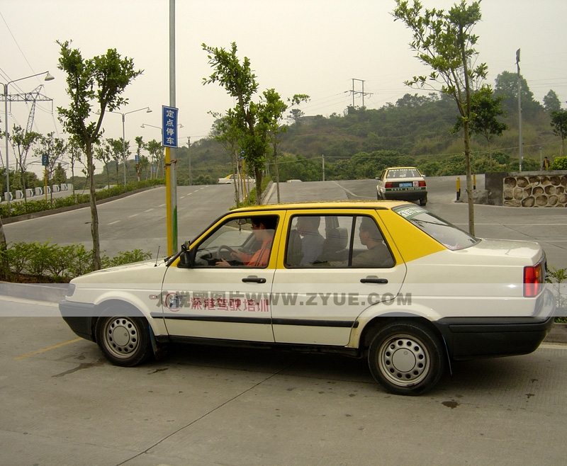 深港驾校模拟坡道起步与定点停车