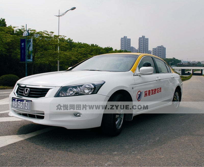 深港驾校广本教练车